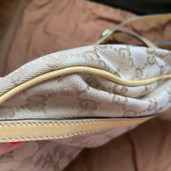 Gucci Crossbody Bag in great used condition - Picture 5 of 8